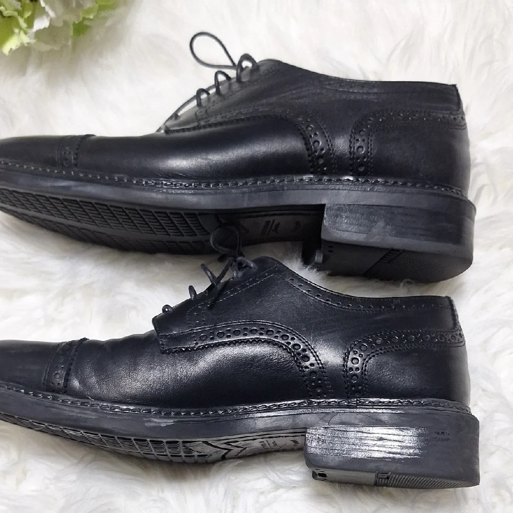 Bostonian Black Leather Oxfords Size 10